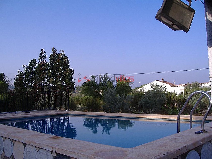 4 bed villa 2 bath villa with pool, needing a little TLC in Inland Villas Spain