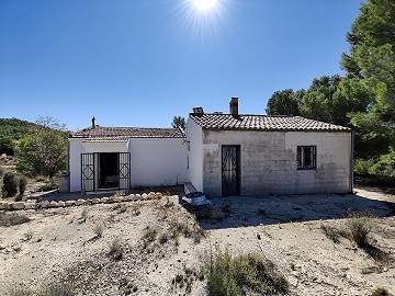 Detached country house between Monovar and Pinoso