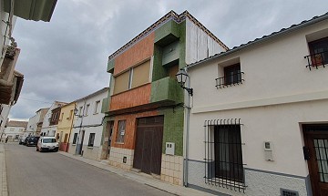 Townhouse with seperate apartment in Ayora