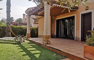 Villa de 3 dormitorios en primera línea de golf en Algorfa
