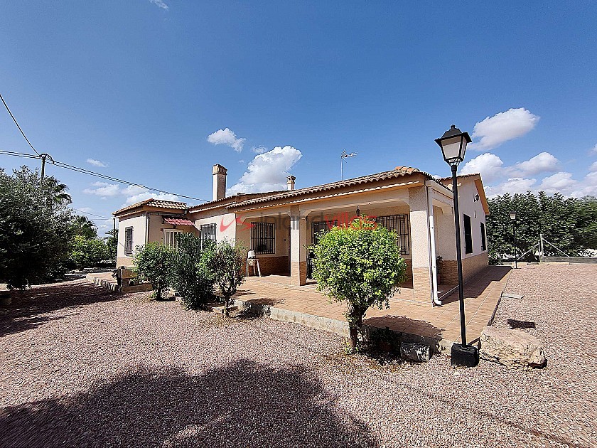 Two properties on one plot in Crevillente in Inland Villas Spain