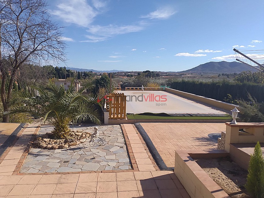 3 Bed Villa with large Pool, Solarium & garage in Inland Villas Spain