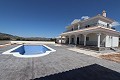 Villa de nueva construcción 195m2 con piscina y parcela in Inland Villas Spain