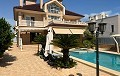 Ruime villa op 100 meter van de zee, 5 slaapkamers en 4 badkamers in Inland Villas Spain