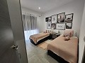 Villa casi nueva de 3/4 dormitorios con piscina, garaje doble y trastero. in Inland Villas Spain