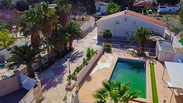 Preciosa villa entre Sax y Elda con piscina y pensión