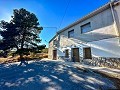 Groot huis op het platteland met percelen in Pinoso in Inland Villas Spain