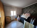Huis met 2 slaapkamers, een gastenverblijf met 1 slaapkamer en een zwembad in Inland Villas Spain