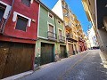 Groot huis met te renoveren garages in het centrum van Villena in Inland Villas Spain