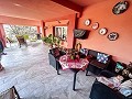 Ruime villa met 7 slaapkamers en zwembad in Onil in Inland Villas Spain