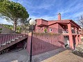 Villa spacieuse avec 7 chambres et piscine à Onil in Inland Villas Spain