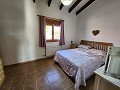 Amplia y espaciosa villa de 2 dormitorios con piscina y solárium. in Inland Villas Spain