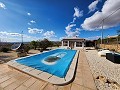 Amplia y espaciosa villa de 2 dormitorios con piscina y solárium. in Inland Villas Spain