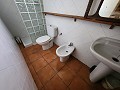 Landhuis met 5 slaapkamers en 1 badkamer in Caudete in Inland Villas Spain