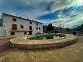 Enorme villa met 11 slaapkamers en zwembad in Ontinyent in Inland Villas Spain