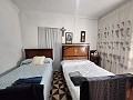Stadthaus mit 3 Schlafzimmern und 2 Bädern zur Modernisierung in Barinas in Inland Villas Spain