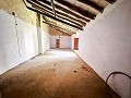Spacious country house with 8 rooms to renovate in Yecla in Inland Villas Spain