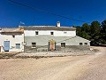 Ruim landhuis met 8 te renoveren kamers in Yecla in Inland Villas Spain