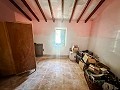 Espaciosa casa de campo con 8 habitaciones para reformar en Yecla in Inland Villas Spain