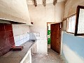 Maison de campagne spacieuse de 8 pièces à rénover à Yecla in Inland Villas Spain