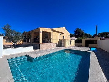 Incroyable villa avec piscine, annexe et plus à Tibi