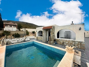Charming villa located in Agost